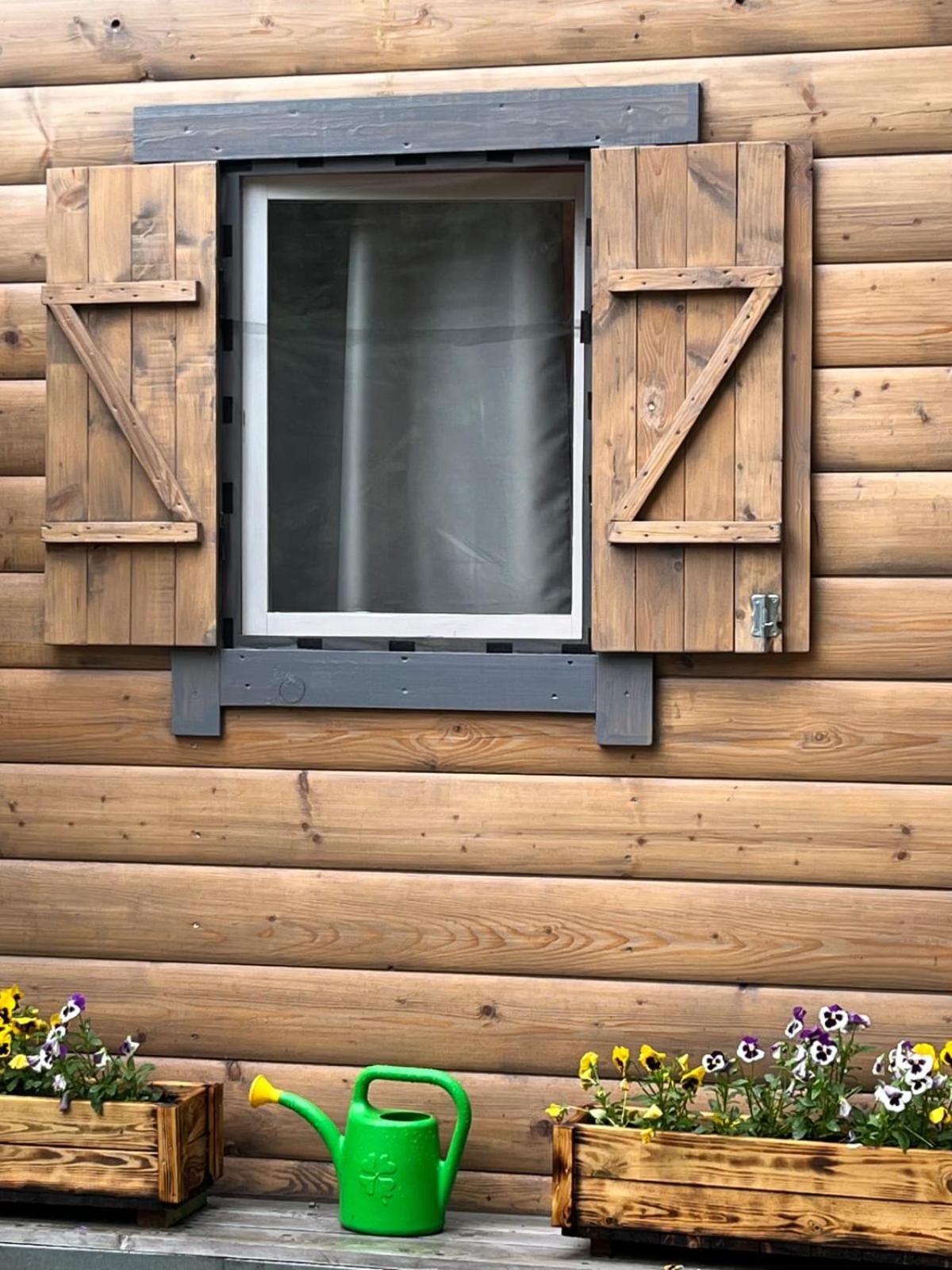 Swietna Chatka Swietne Bagian luar foto
